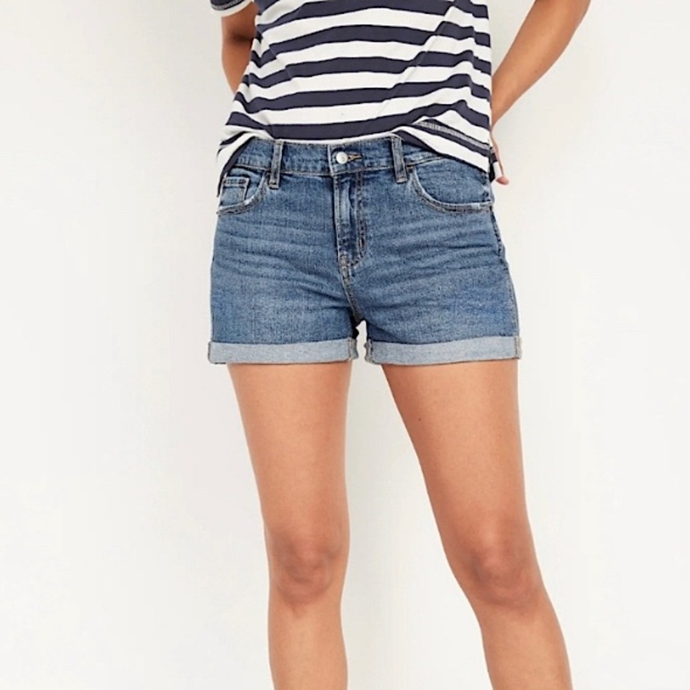 Old Navy Boyfriend Mid-Rise Shorts